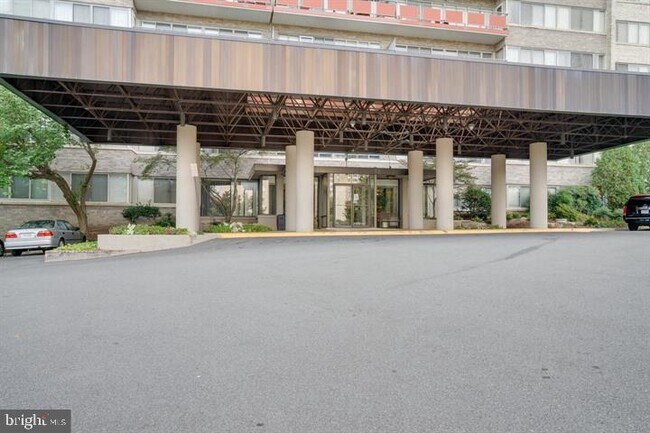 Building Photo - 5340 Holmes Run Pkwy