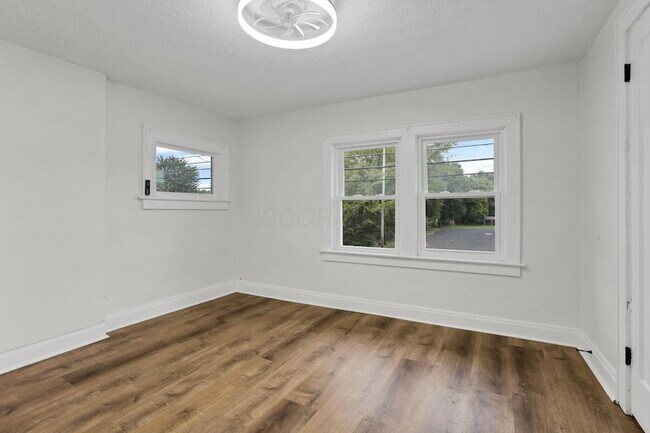 Building Photo - 2365 Stelzer Rd