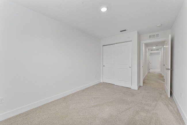 Building Photo - 247 Preserve Trl N