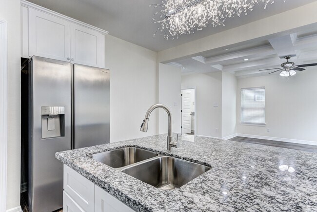 Building Photo - 410 N 4th St