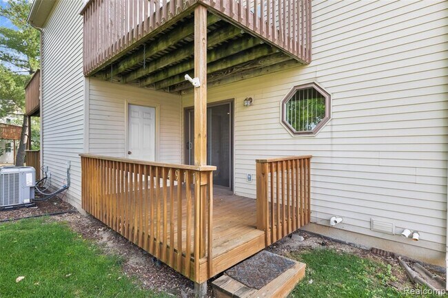 Building Photo - 4911 Oak Hill Dr