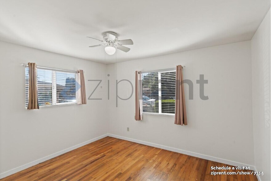 Building Photo - 3534 E Hills Dr