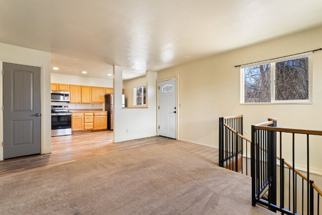 Building Photo - Spacious 3-Bedroom Duplex in Old Colorado ...