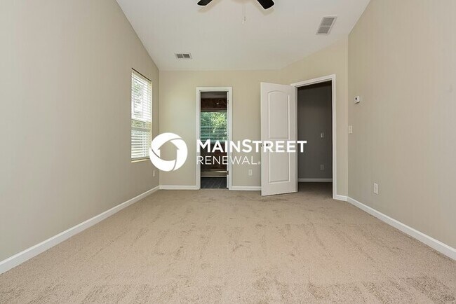 Building Photo - 3 Bedroom Pet-Friendly Home in Hampton, GA with Main Street Renewal