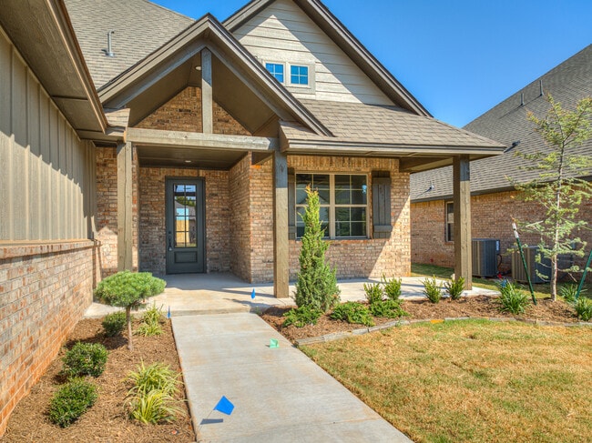 Building Photo - 14517 Chambord Dr