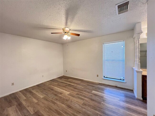 Building Photo - 10616 Mellow Meadow Dr