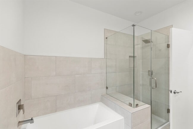 Building Photo - 2202 Wavell St