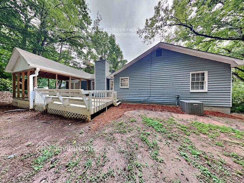 Building Photo - 155 W Mountain Oak St