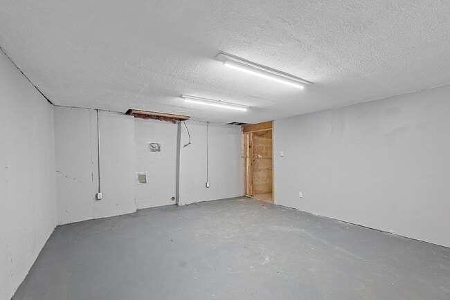 Building Photo - 18 1st St
