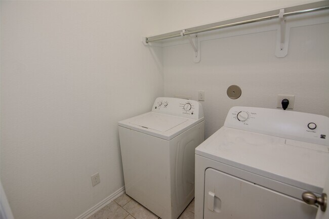 Building Photo - 18122 Glenlyon Dr