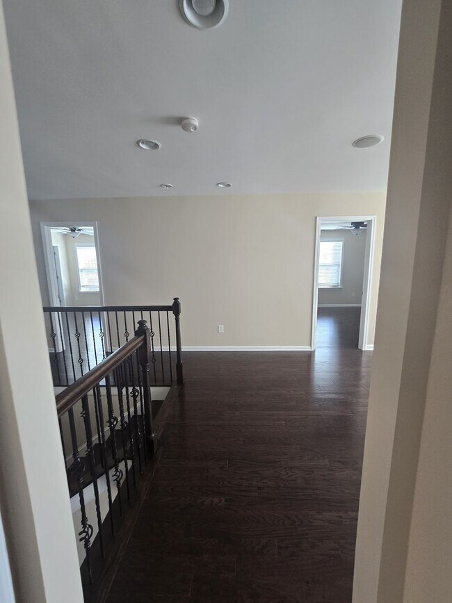 Building Photo - Beautiful Home located in Bridge Pointe Ne...