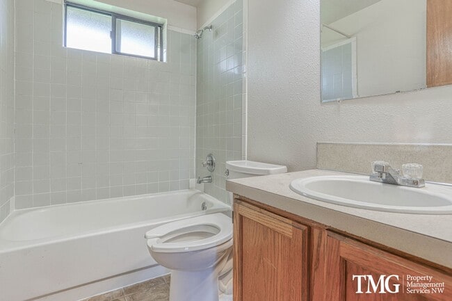 Building Photo - Charming Duplex with Garage Near the Washo...