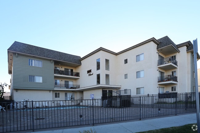 Primary Photo - Park Manor Apartments