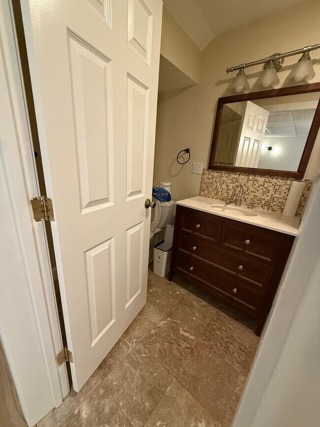 Building Photo - WOW!  5 BED/3 BATH DOWN THE STREET FROM B.U.!!!  Laundry in-unit!