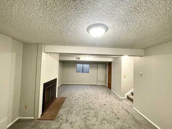 Building Photo - Beautiful updated 3 bedroom 2 bath home in Greeley!