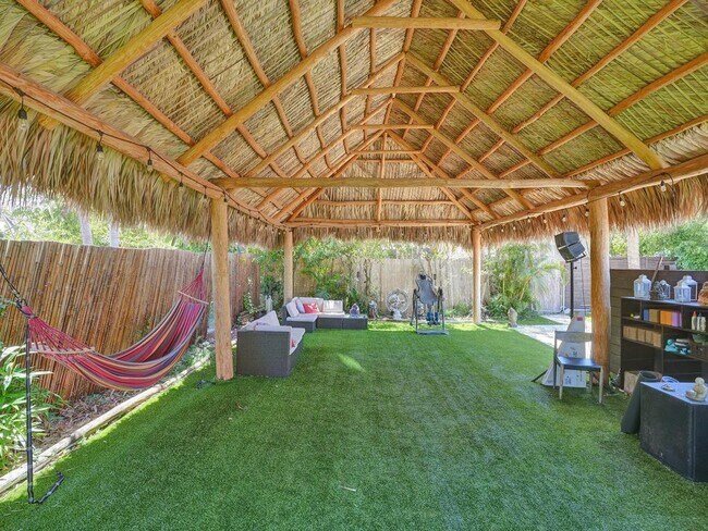 Building Photo - 2099 NE 4th Ct