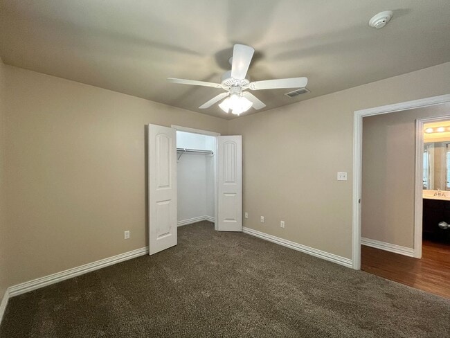 Building Photo - 319 Princess Pl.