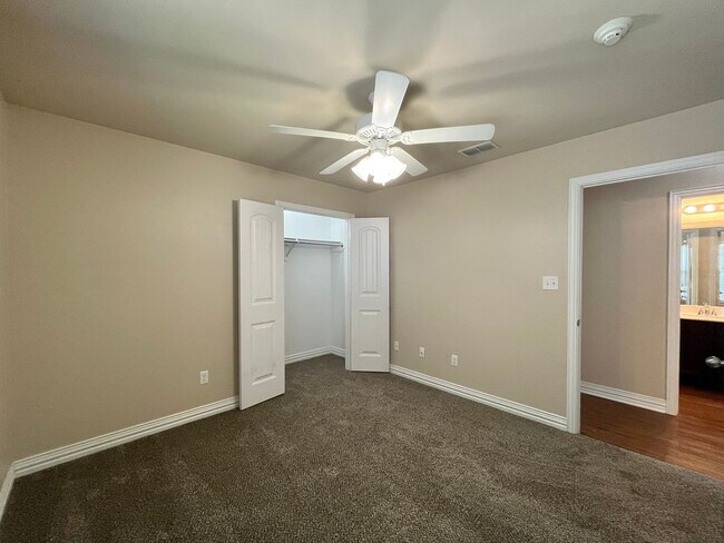 Building Photo - 319 Princess Place