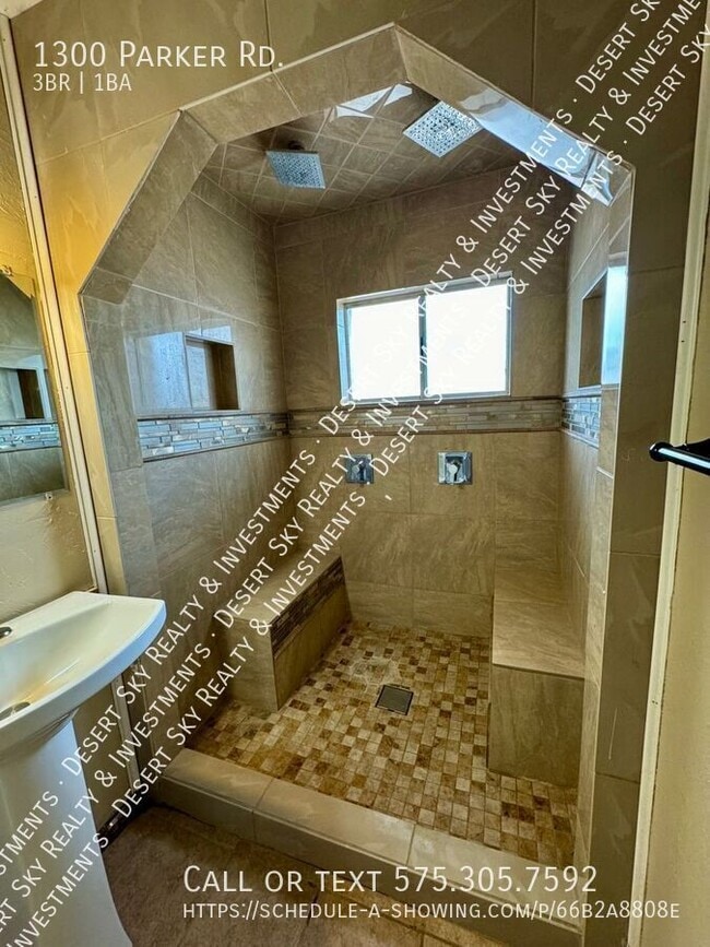 Building Photo - 1300 Parker Rd