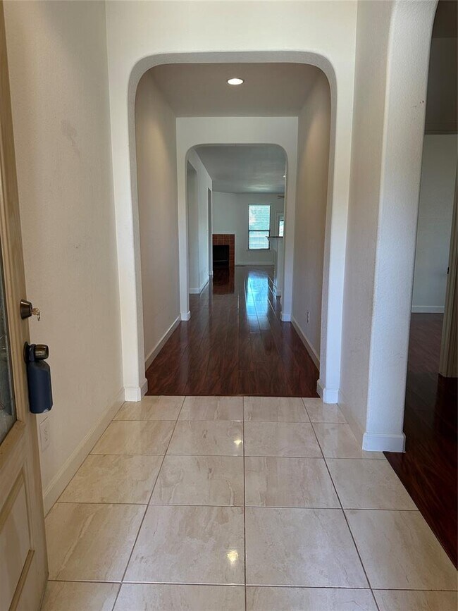Building Photo - 14209 Naruna Way