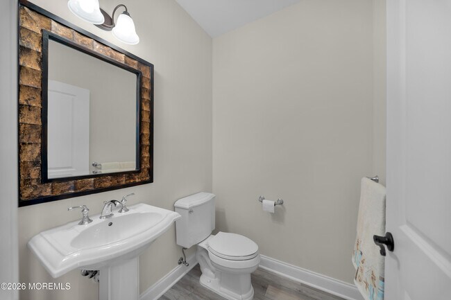 Building Photo - 302 Villa Dr