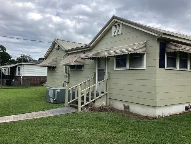 Building Photo - 702 Ansley St