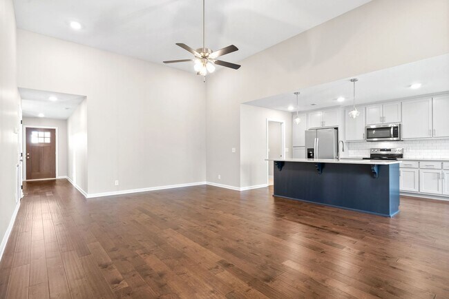 Building Photo - Pet Friendly Three Bedroom!