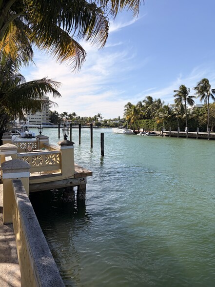 Building Photo - 4812 Pine Tree Dr