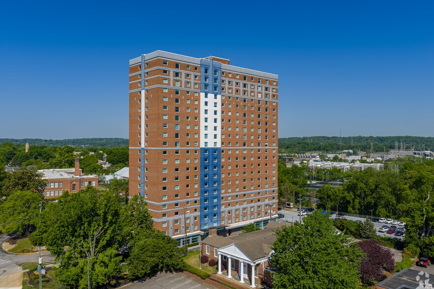 Building Photo - Tradition Knoxville