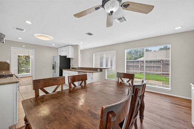 Building Photo - 10815 Shawnbrook Dr