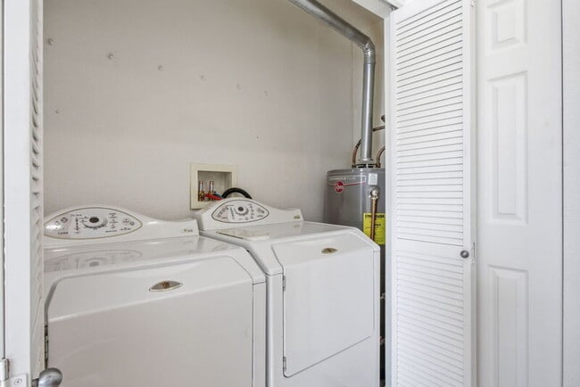 Building Photo - 12787 Jasmine Ct