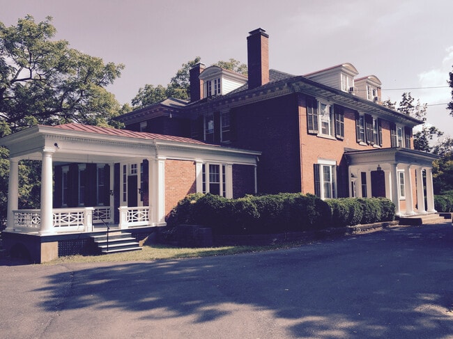 Building Photo - 1403 N Augusta St