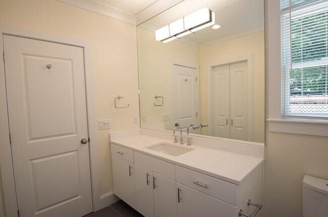 Building Photo - 37 Waverly Way NE