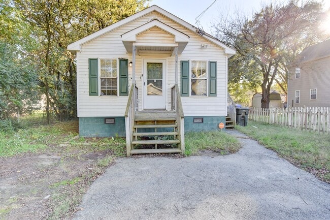 Building Photo - 3 Bedroom 1 Bathroom