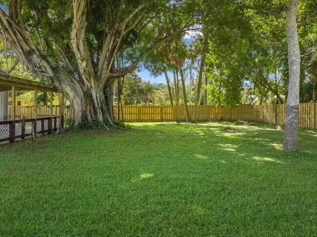 Building Photo - 807 S 12th St