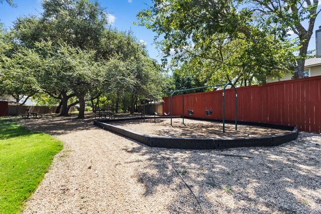 Building Photo - 908 Rimrock Trail