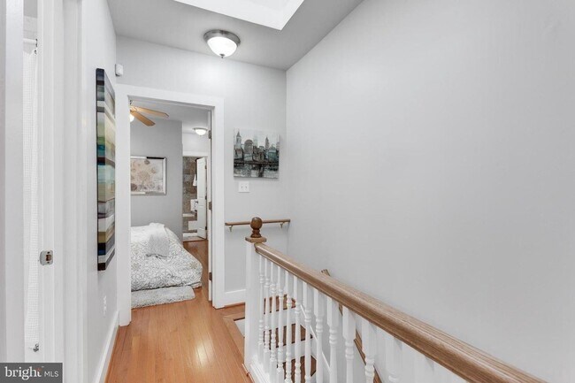 Building Photo - Gorgeous Renovated Rowhome | Walk to Colum...