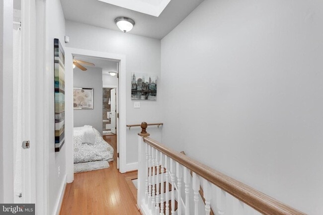 Building Photo - Gorgeous Rowhome Walking Distance to Colum...