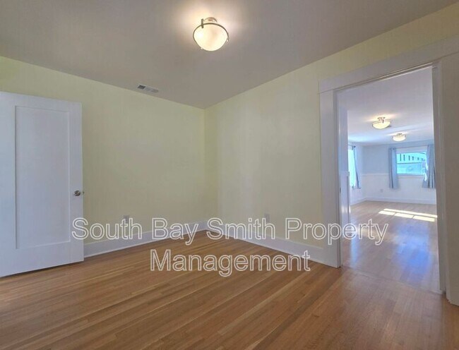 Building Photo - 223 S Guadalupe