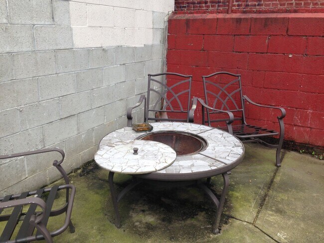 Building Photo - 104 S 18th St