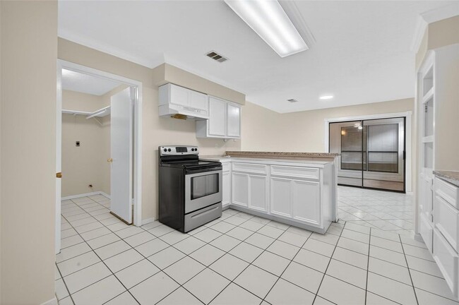 Building Photo - 6415 Grandvale Dr