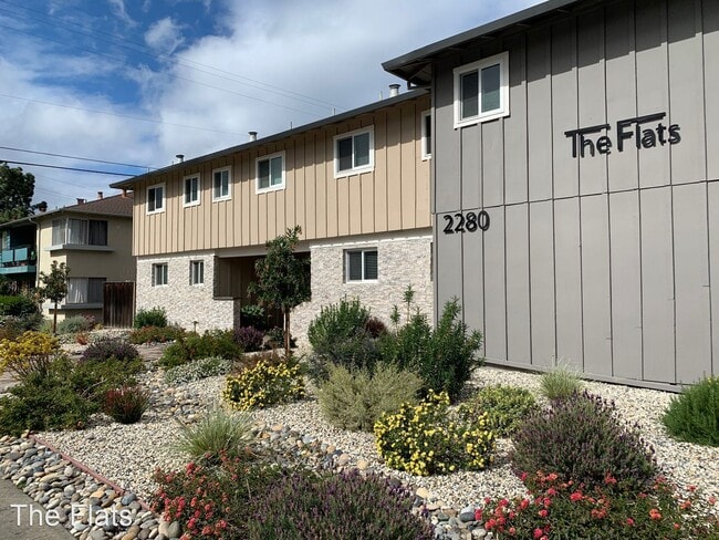 Building Photo - 2280 Latham St