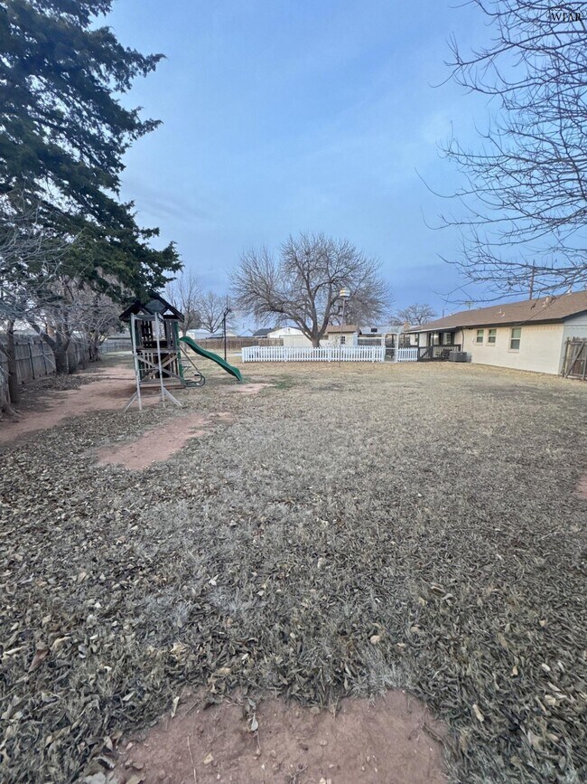 Building Photo - 4126 Lenore Dr