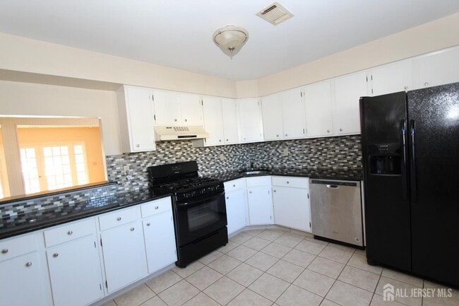 Building Photo - 138 Leah Ct