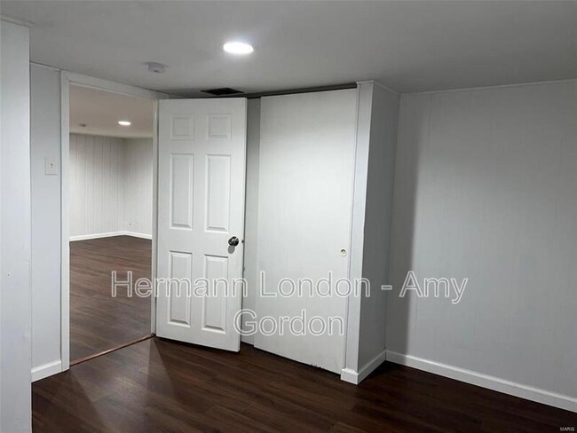 Building Photo - 8113 Parkwood Dr