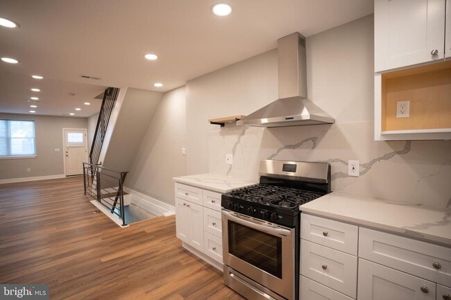 Building Photo - Large 3 bedroom with powder room on 1st fl