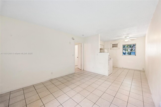 Building Photo - 400 SE 31st St