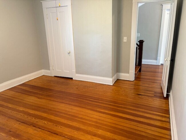 Building Photo - Historic Downtown Murfreesboro TN 3050 SF, 5BR/2BA for rent