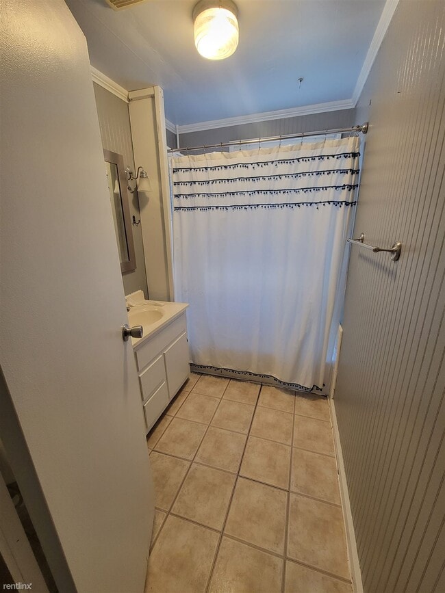 Building Photo - 3 br, 2 bath House - 307 East 9th Street
