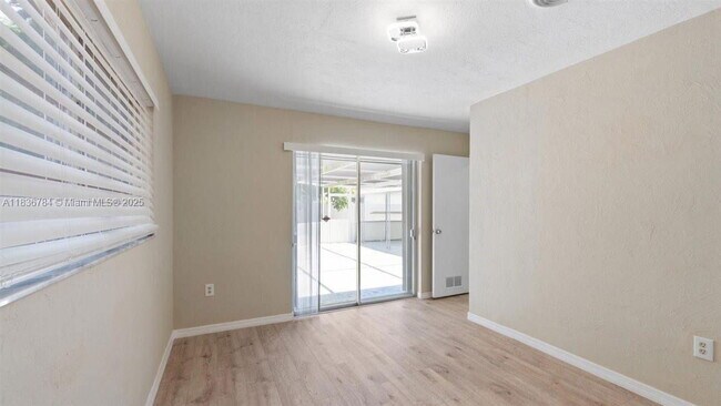 Building Photo - 7211 Shalimar St